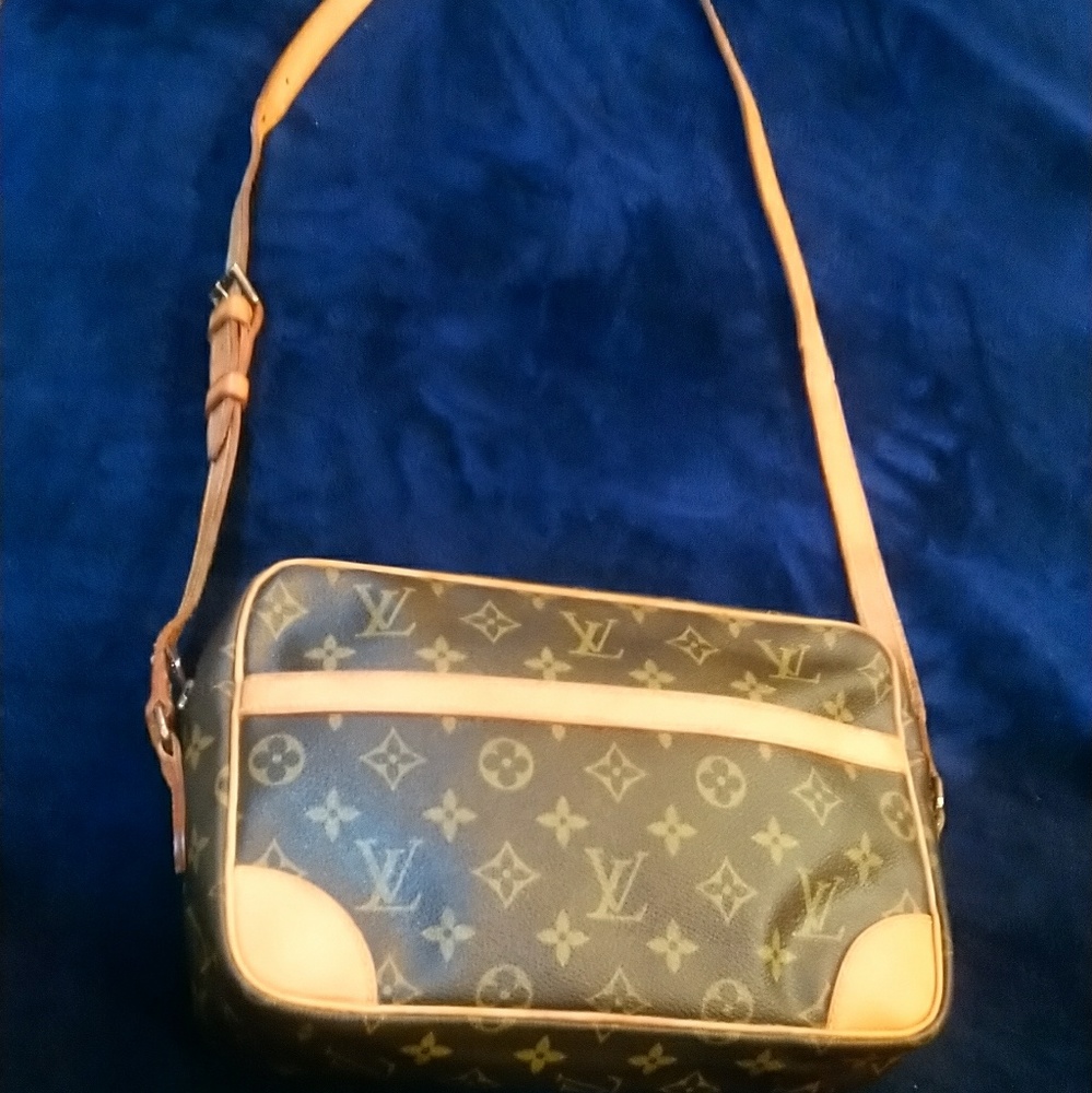 Louis Vuitton Trocadero 27 crossbody bag